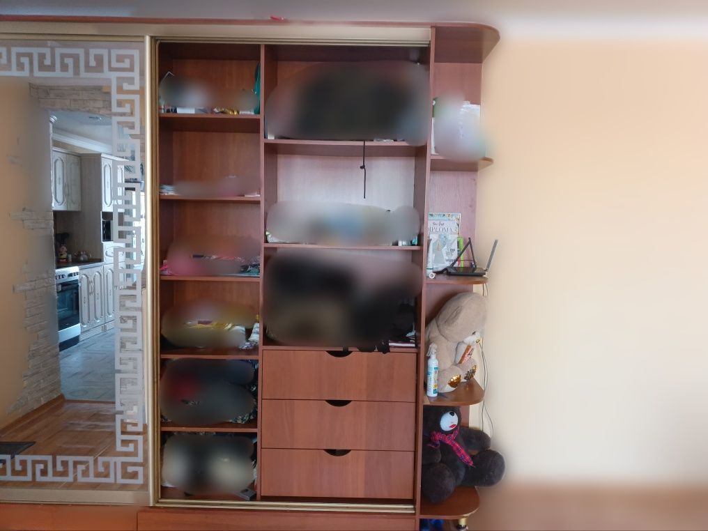 Продам шкаф-купе для прихожей.