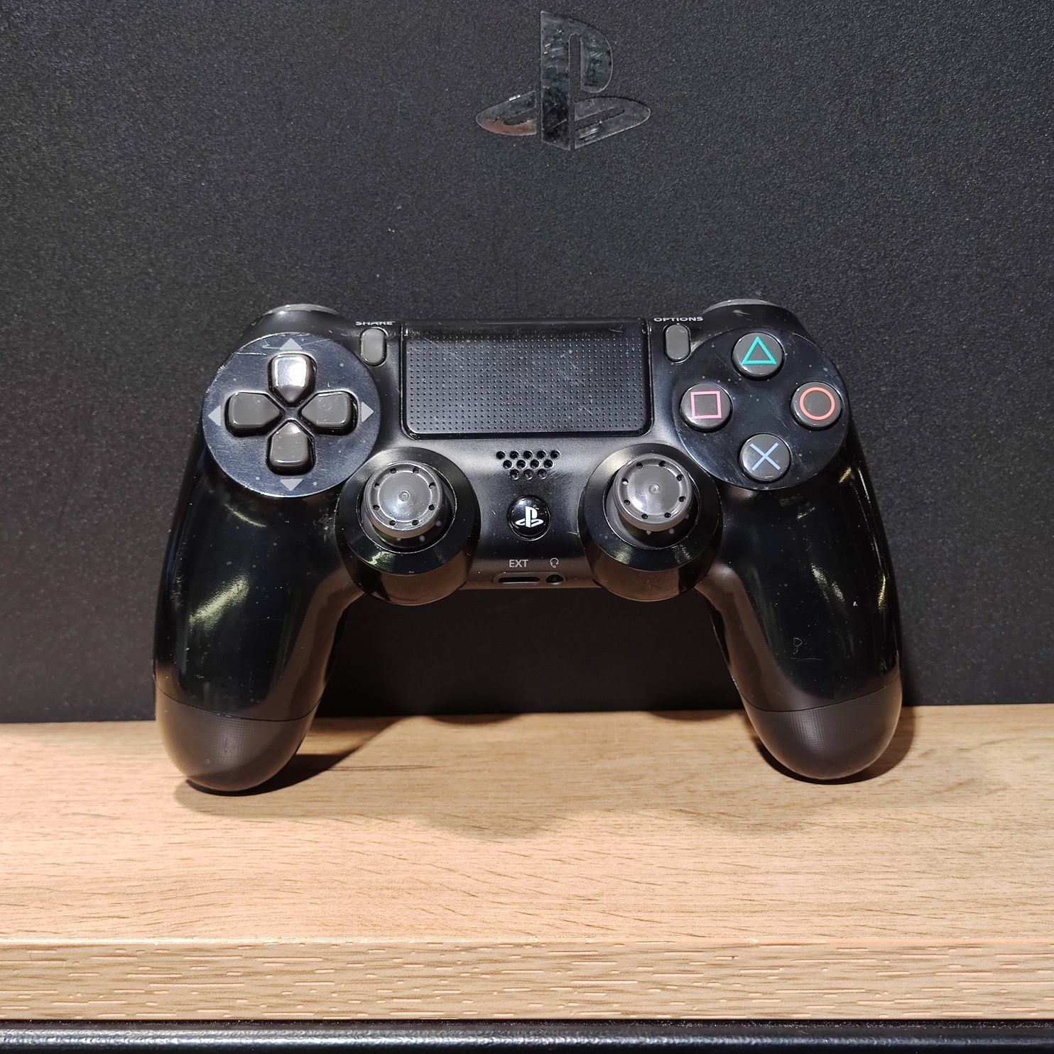 Sony Playstation 4 Pro, 1 tb, 1 джойстик, прошивка 12, 9608/А10