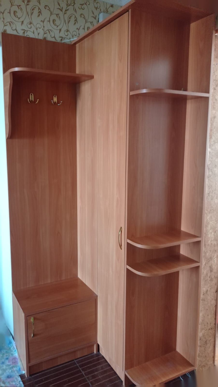 Продам прихожую и шкаф