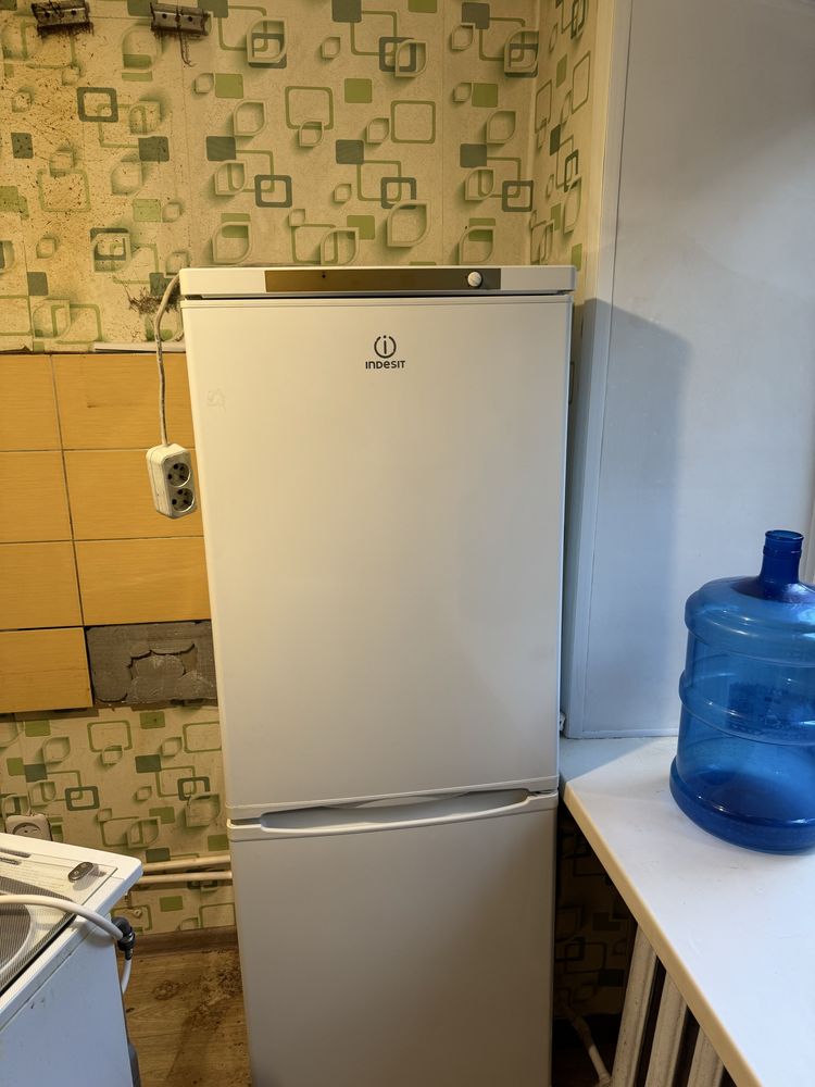 Продам холодильник в хорошем состоянии Indesit