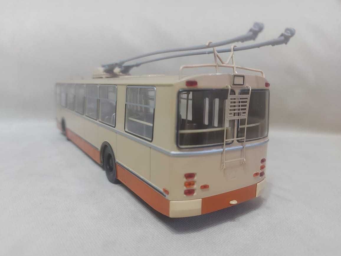 Модель троллейбуса ЗИУ-9