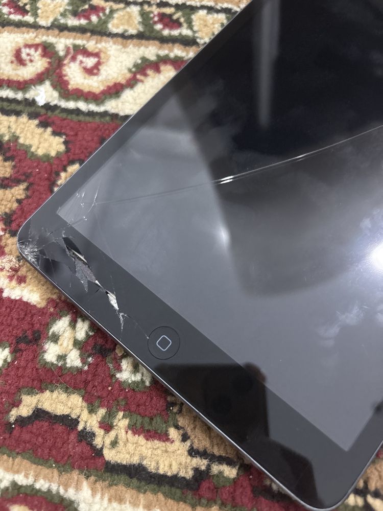 Продаю Ipad 5 поколения на запчасти