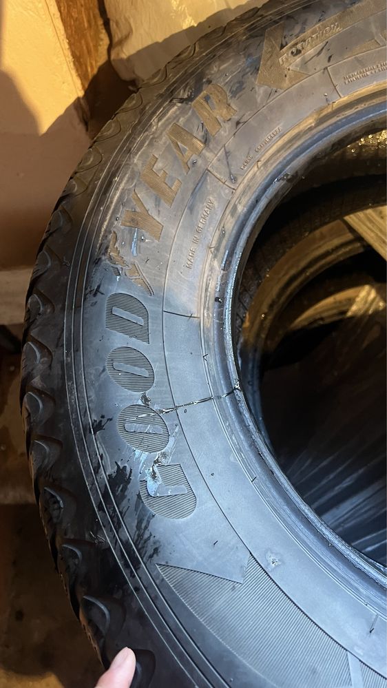 Продам шины 265/65/17 зимние