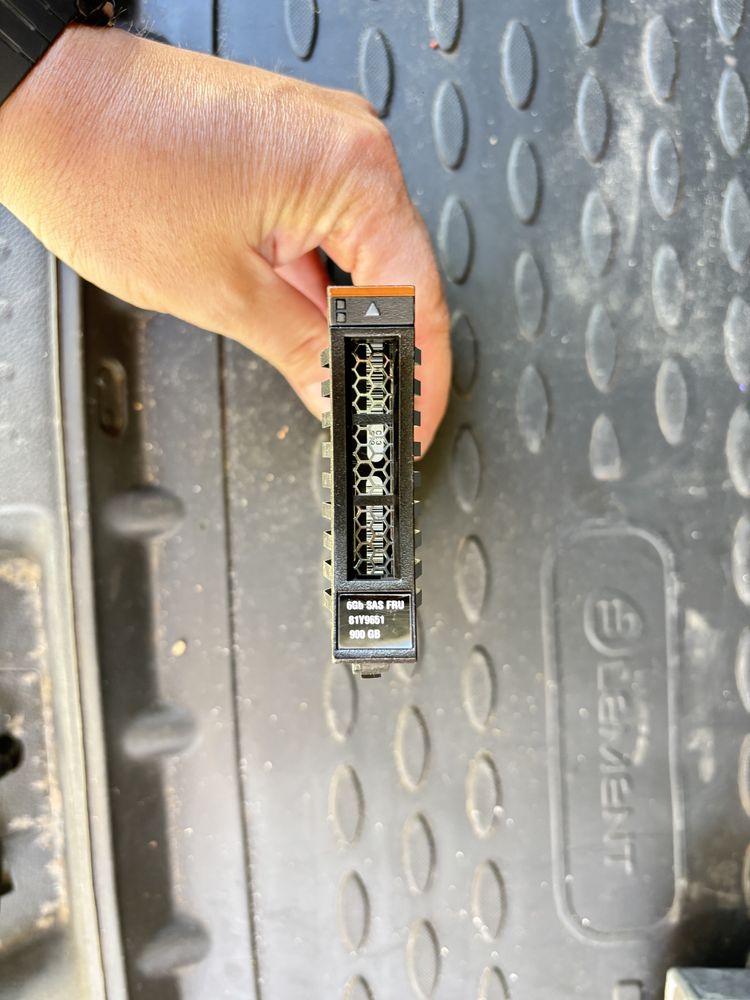 Продам HDD IBM SystemX SAS 2,5 SFF, 10K, 900Gb, 6 G/s