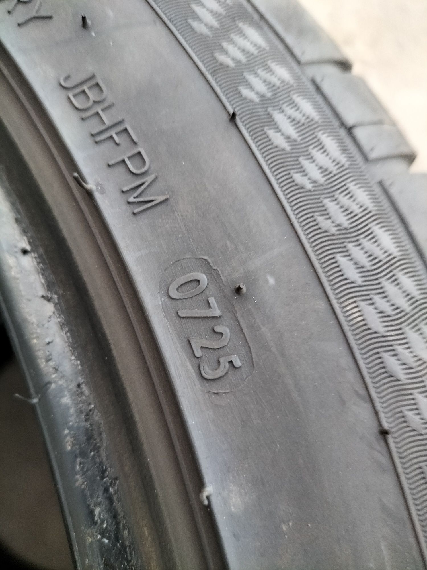 Шины лето 235/45R18