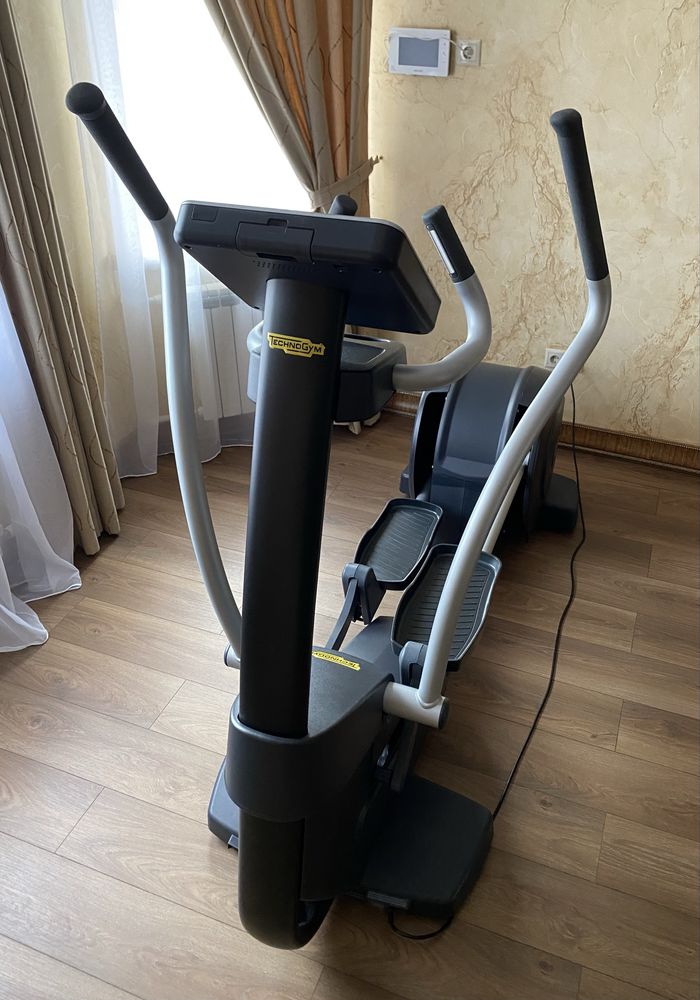 Премиум эллипсоид Technogym Synchro Forma