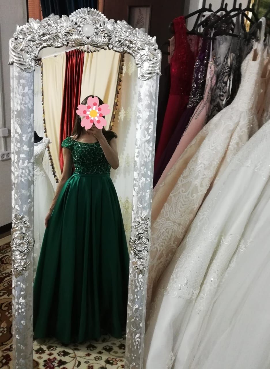 Продам вечерние платья