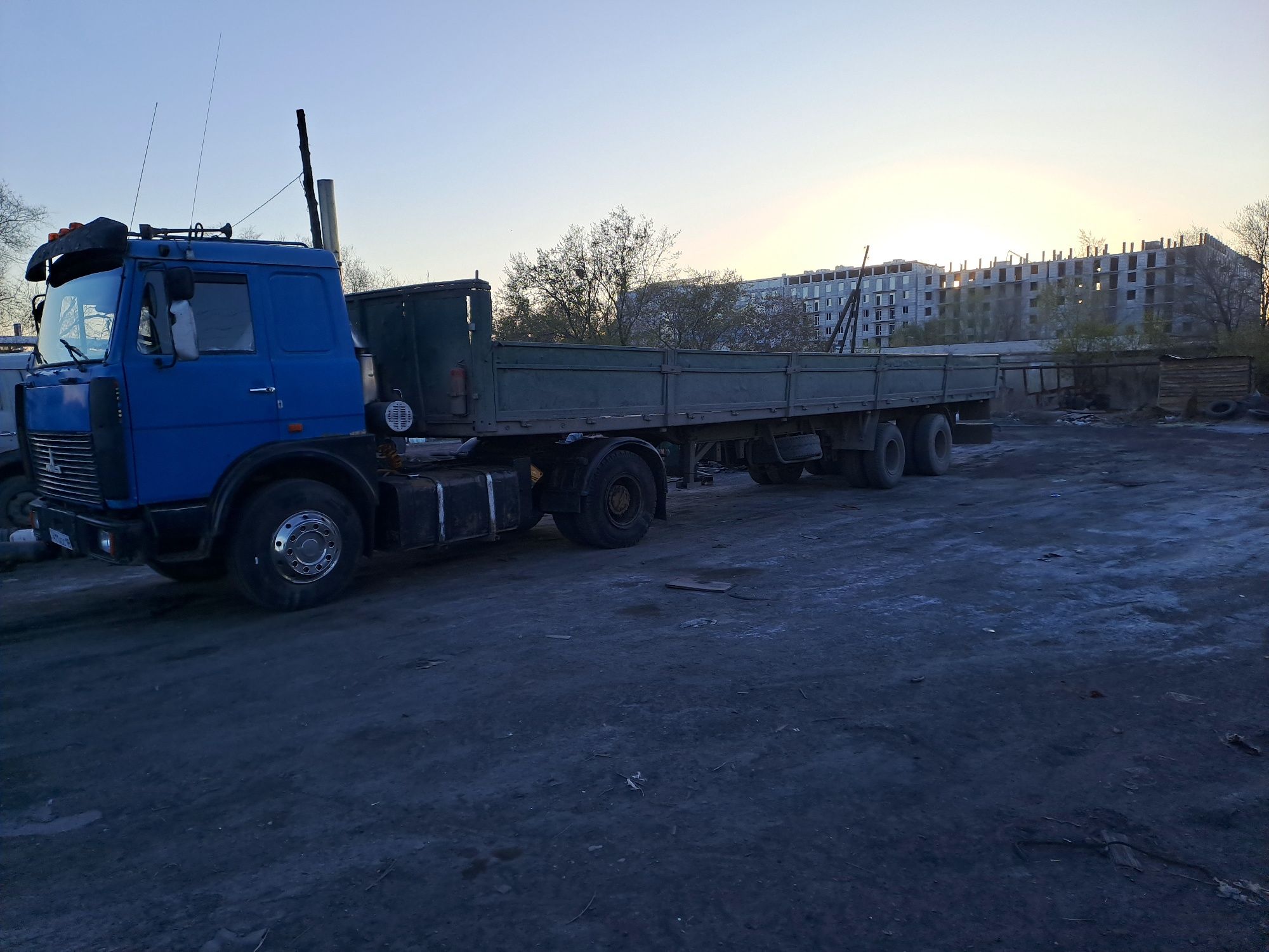 Маз тягач  с прицепом