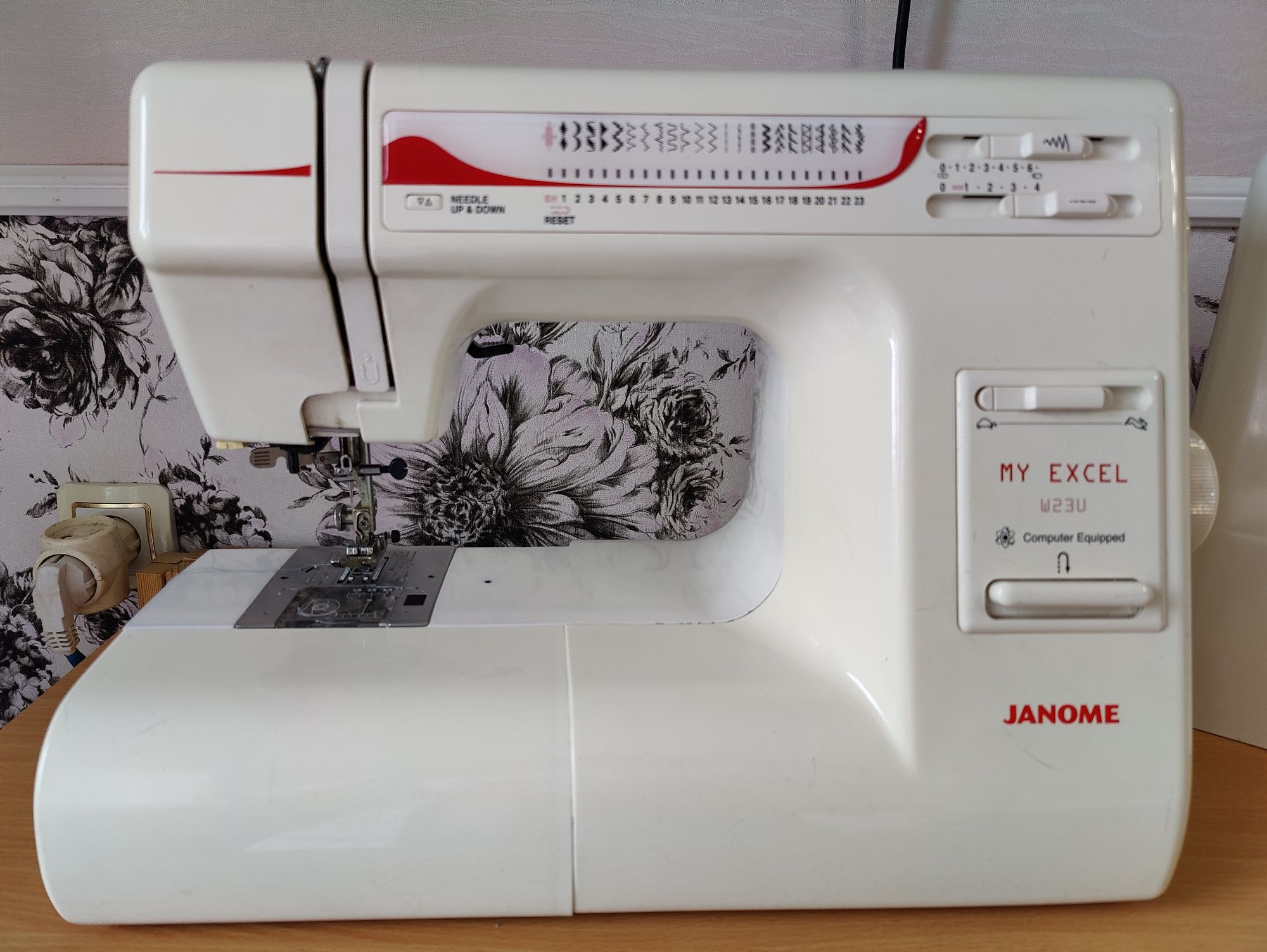 Швейная машина Janome