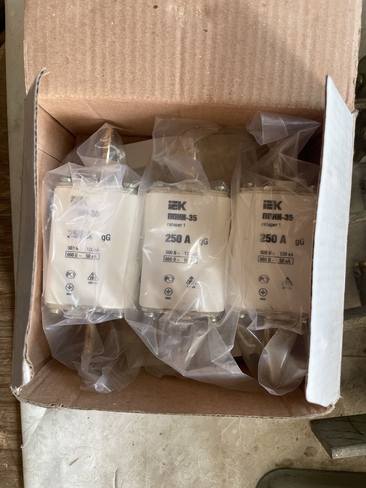 Плавкие вставки 250А 200А 150А, 125А, 80А.