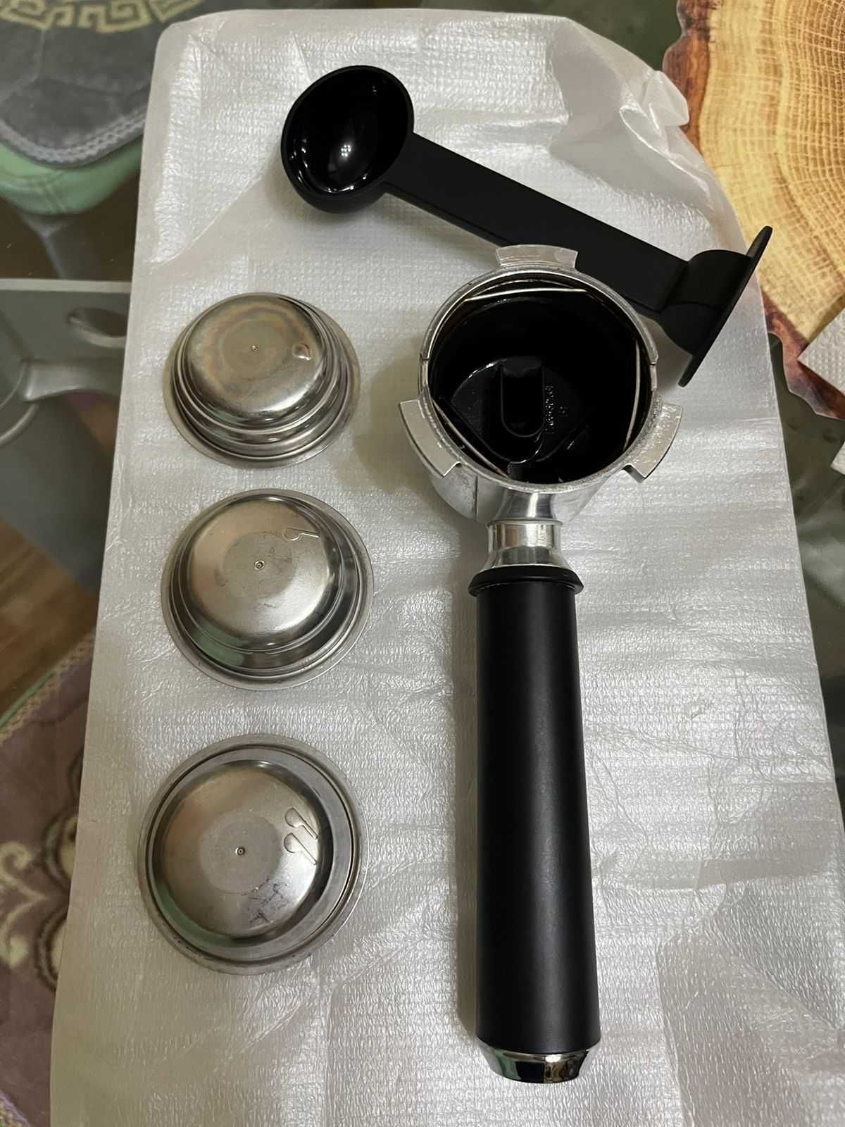 Кофемашина Delonghi Dedica EC-685M