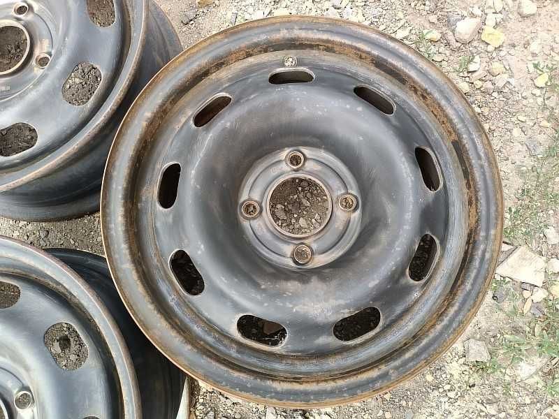 Продам оригинальные металлические диски на Пежо