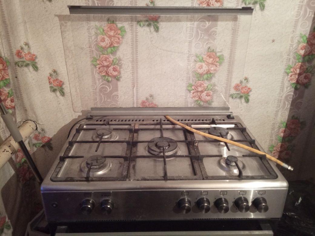 Продам газ плиту почти новая