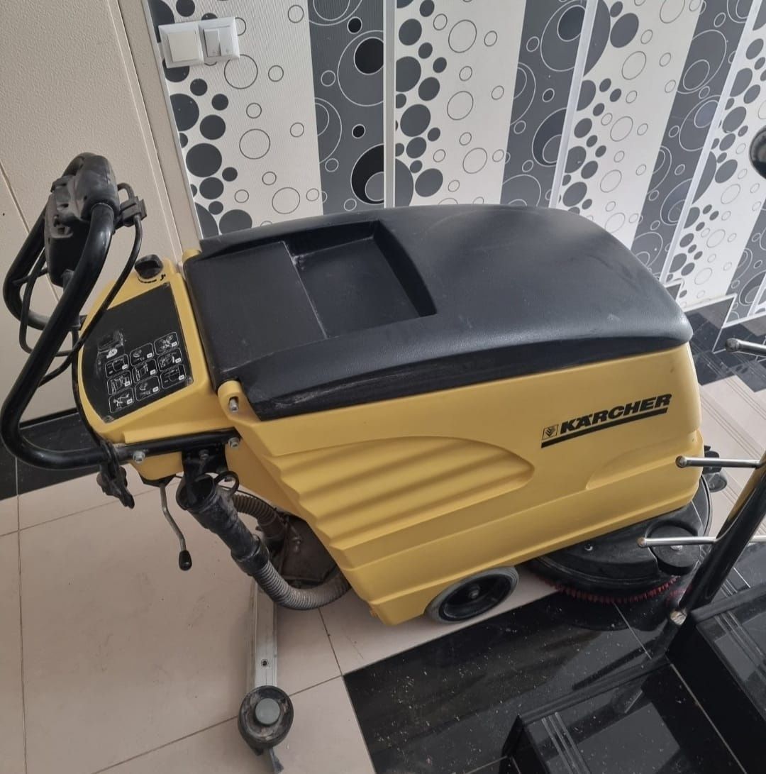 Продам керчер поломоечное машинка Karcher BD 530
