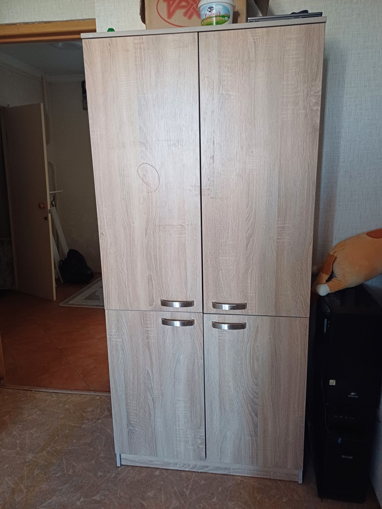 Продается шкаф, 83×1,82,глубина 33