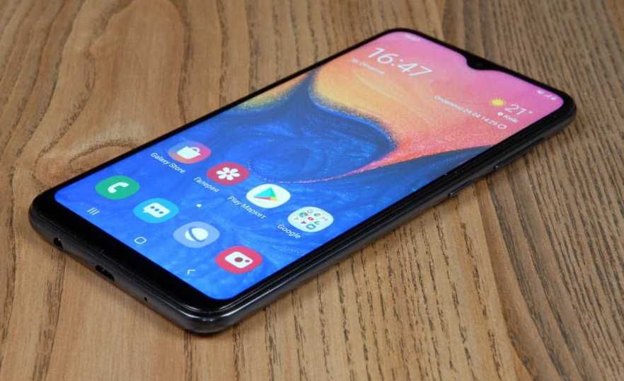 Samsung Galaxy A10 без трещин и царапин