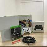 С32 / Игровая приставка Xbox One S 500GB
