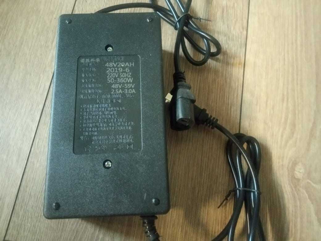зарядка зарядное устройство на аккумулятор 48V 12/20AH на скутеры и