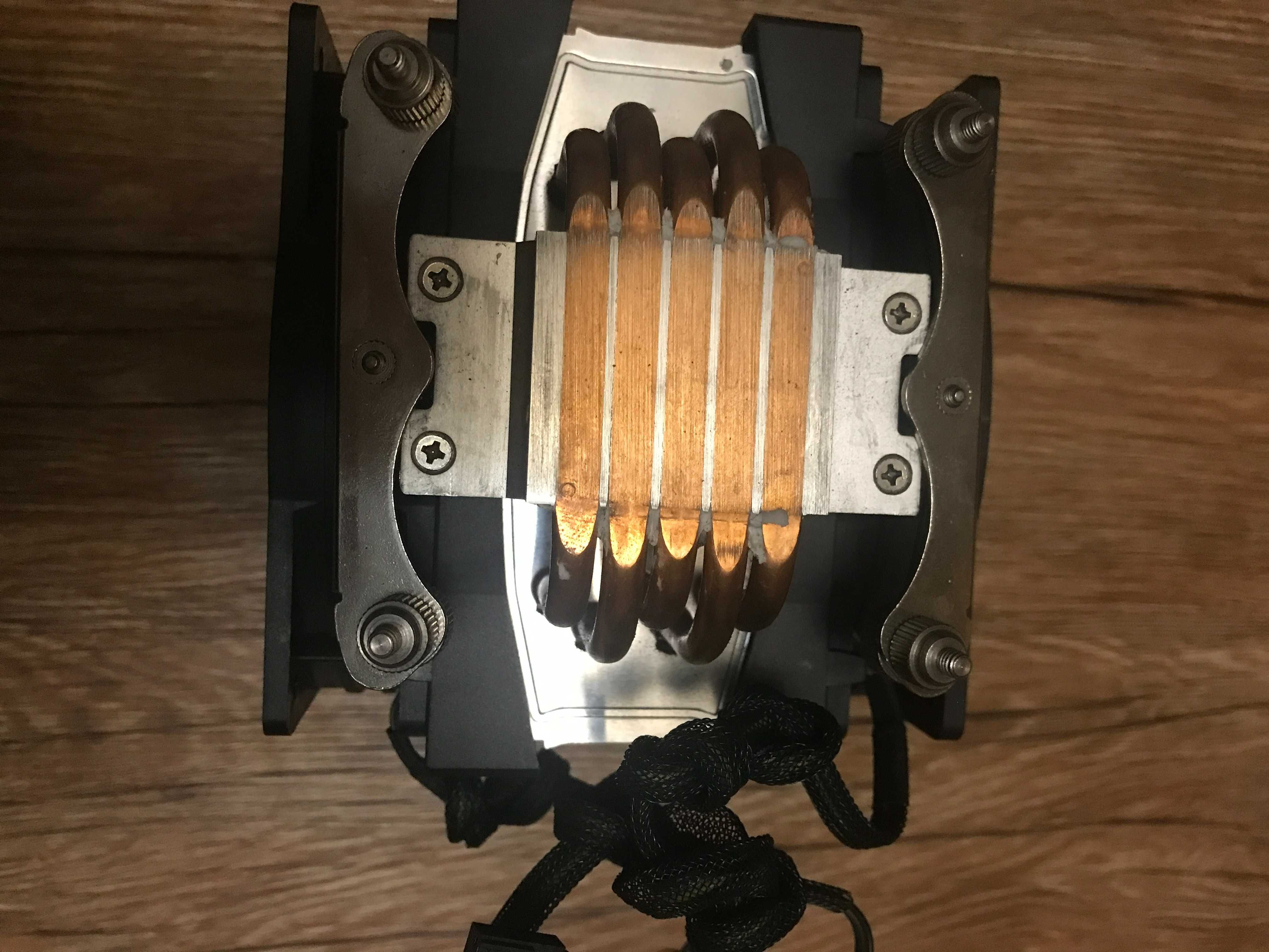 КулерThermaltake Frio. Двойной вентилятор,  с тепловыми трубками