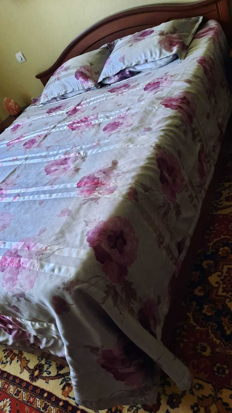 Продам комплект: покрывало, наволочки и шторы для спальни