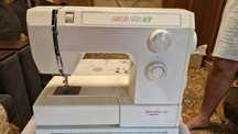 Швейная машинка Bernette 812 Bernina