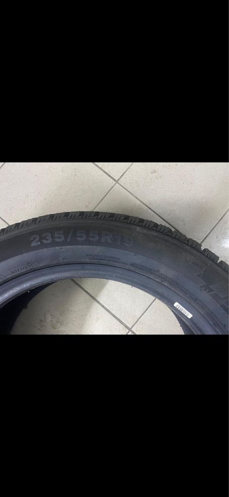 Продам зимнюю резину/шипы/235/55/19/автошины