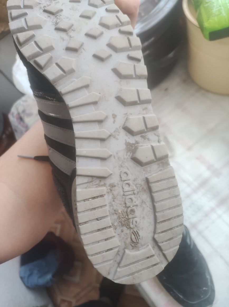 Adidas кроссовки оригинал, в хорошем состоянии, почти не носил,