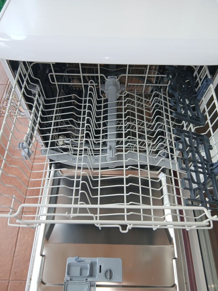 Посудомойка Hotpoint-ARISTON