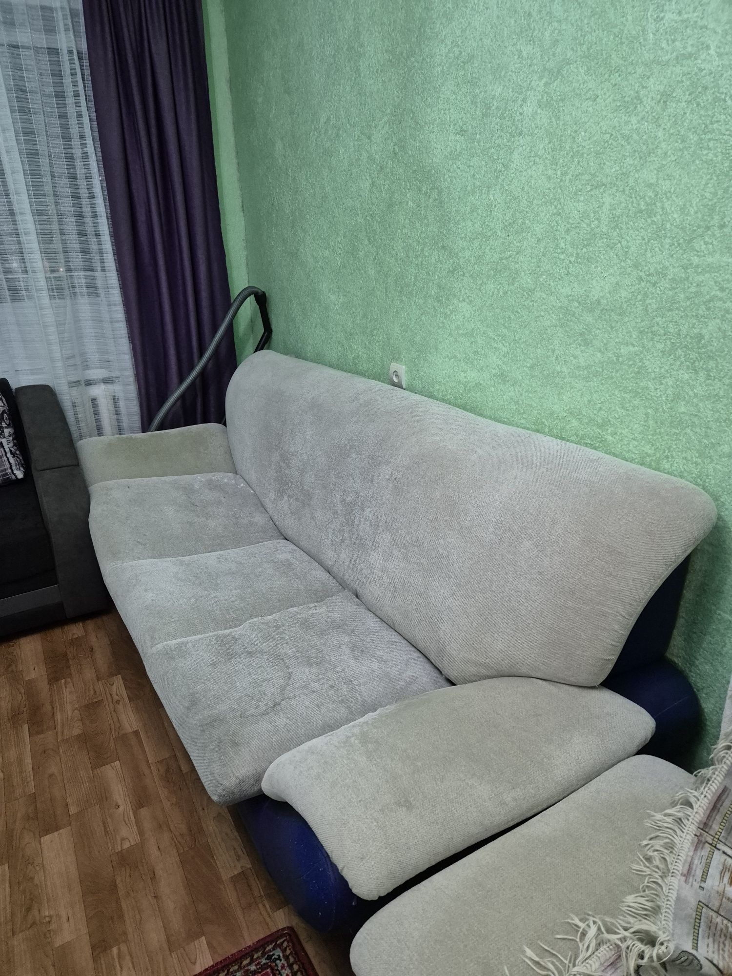 Отдам 2 дивана и кресло
