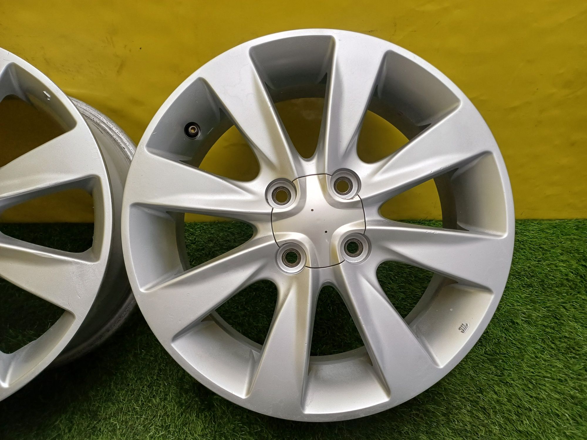 Диски R15 4×100 на Hyundai  и другие.