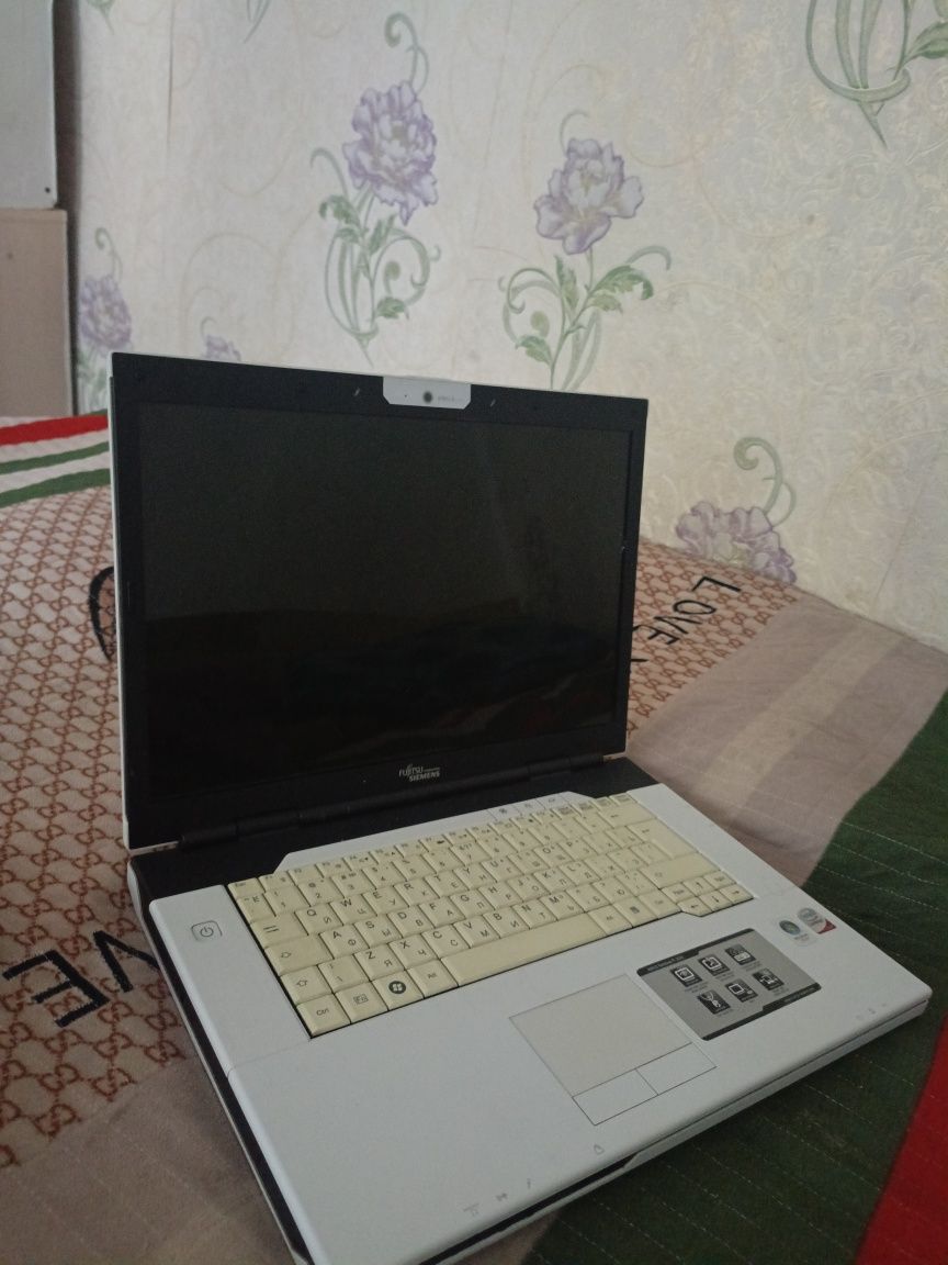 Amilo notebook pi 3525 Fujitsu Siemens в идеальном состоянии