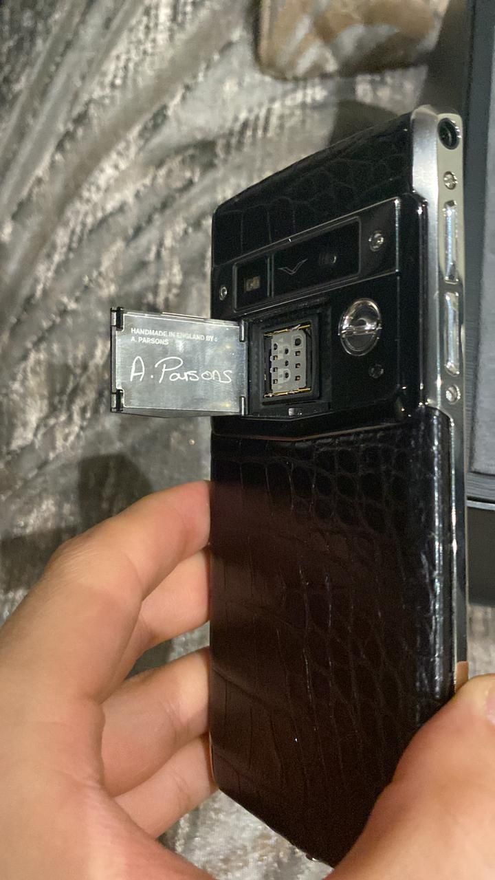 Сенсорный смартфон Vertu