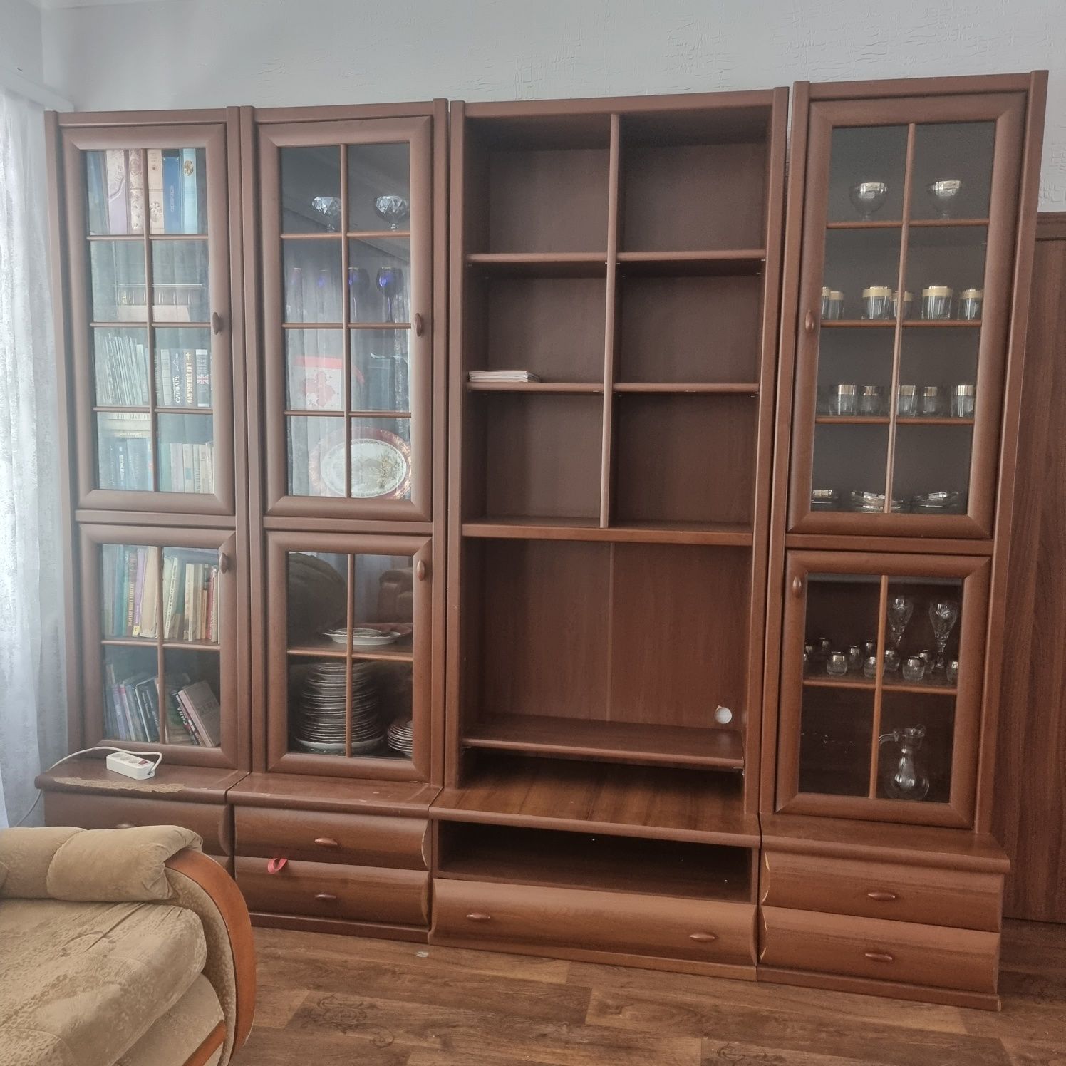 Шкафы для зала  в отличном состоянии