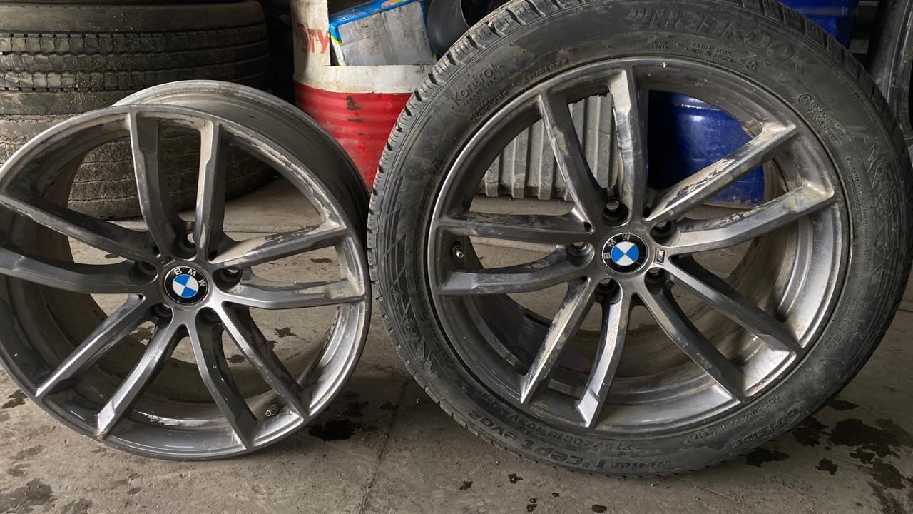Продаётся 2 титанки на BMW онда с шиной одна без