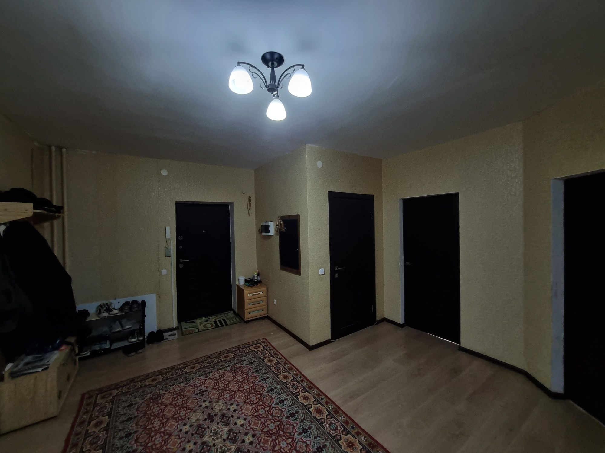 Продаётся 3-х. Комнатная квартира в 10-мик. в 25-м. Доме.