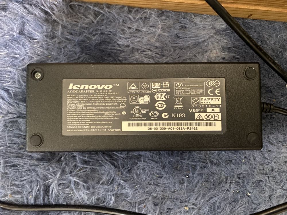 Зарядное устройство . Блок питания . Lenovo.