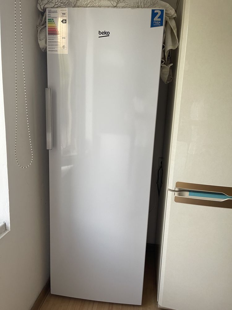 Морозильник новый Beko 290л