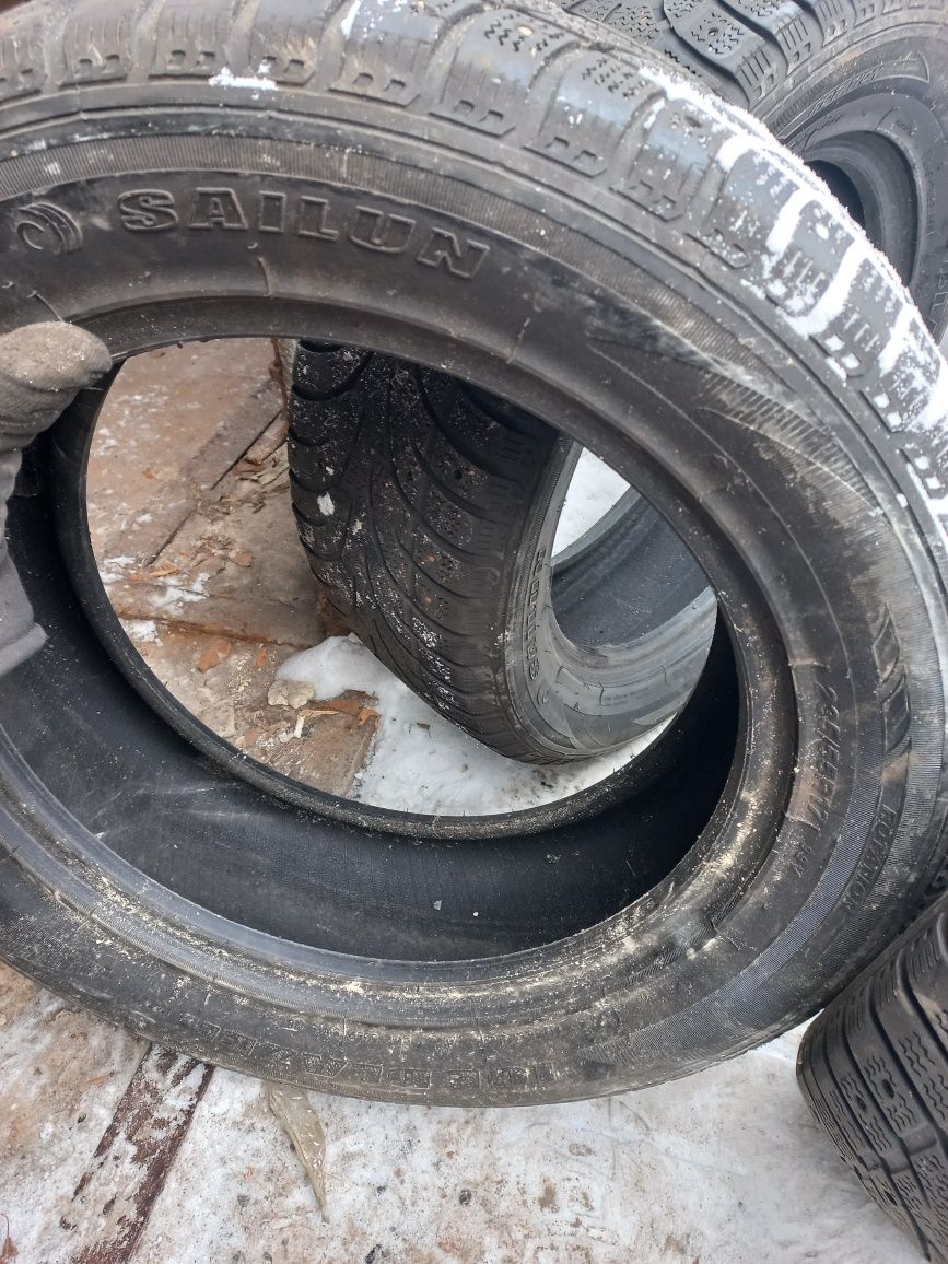 Продам резину зимнюю 235/55R17