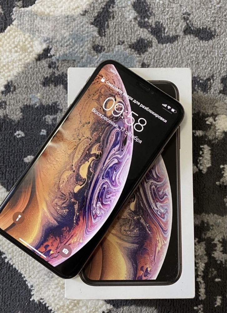 Продам iPhone XS в отличном состоянии