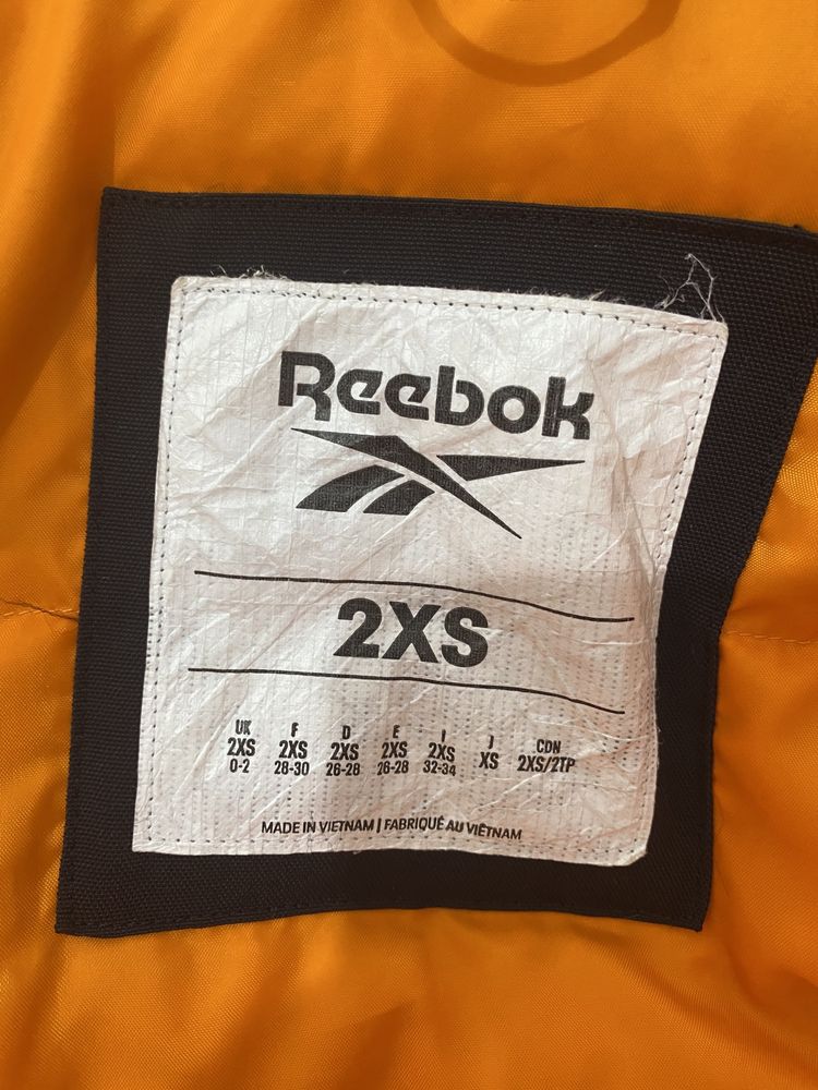 Продаётся куртка Reebok