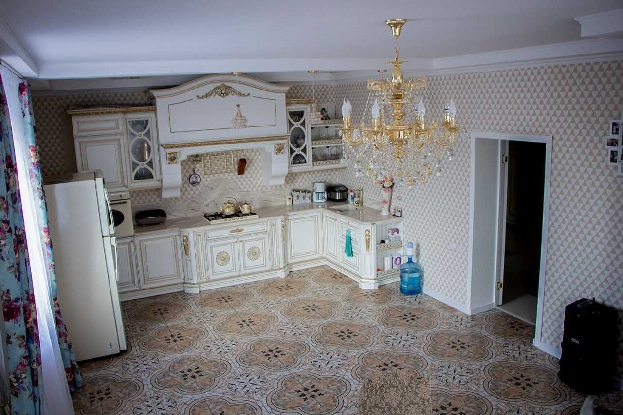Продаётся 3-х уровневый коттедж, район Старый аэропорт