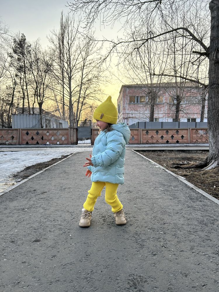 Продам курточку для девочки