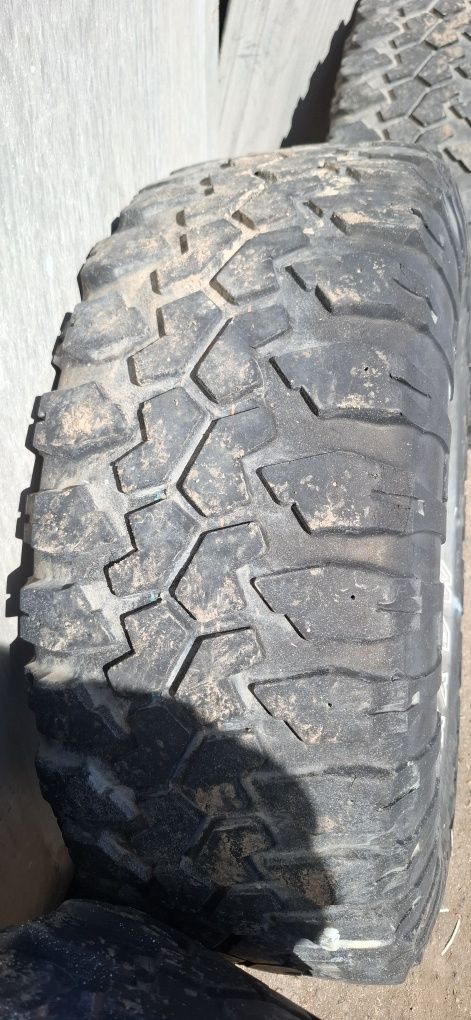 Резина грязевая б.у. состояние нормальное. MAXXIS BIGHORN 33x12,5R15"