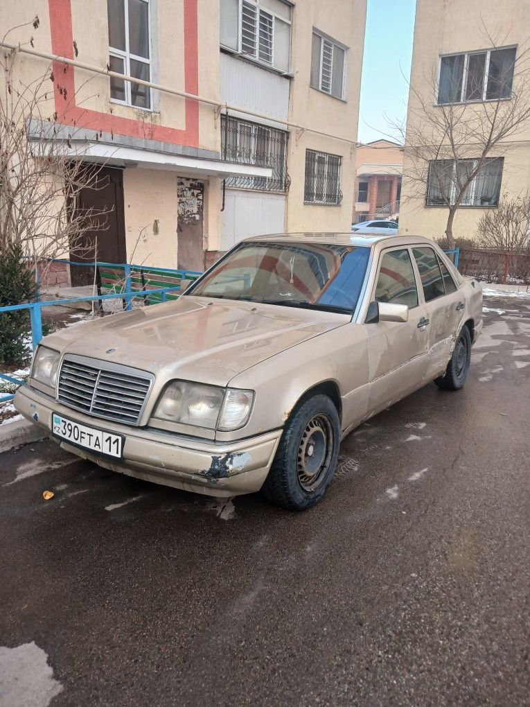 Машина мерседес 124