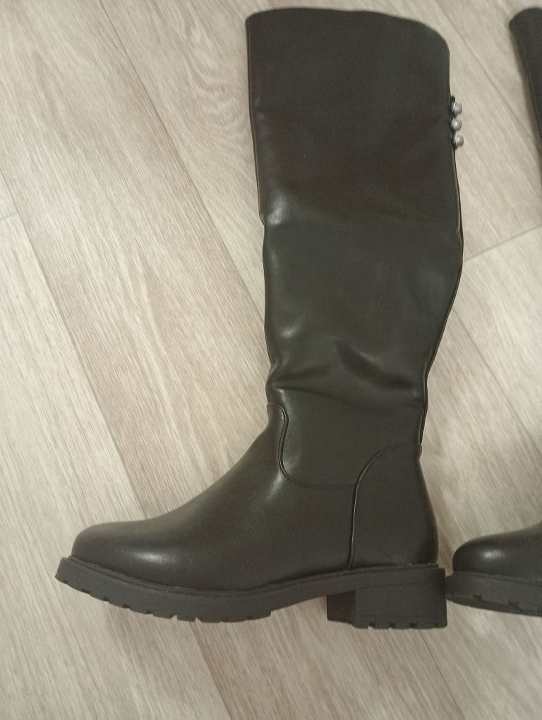 Продам новые демисезонные сапоги