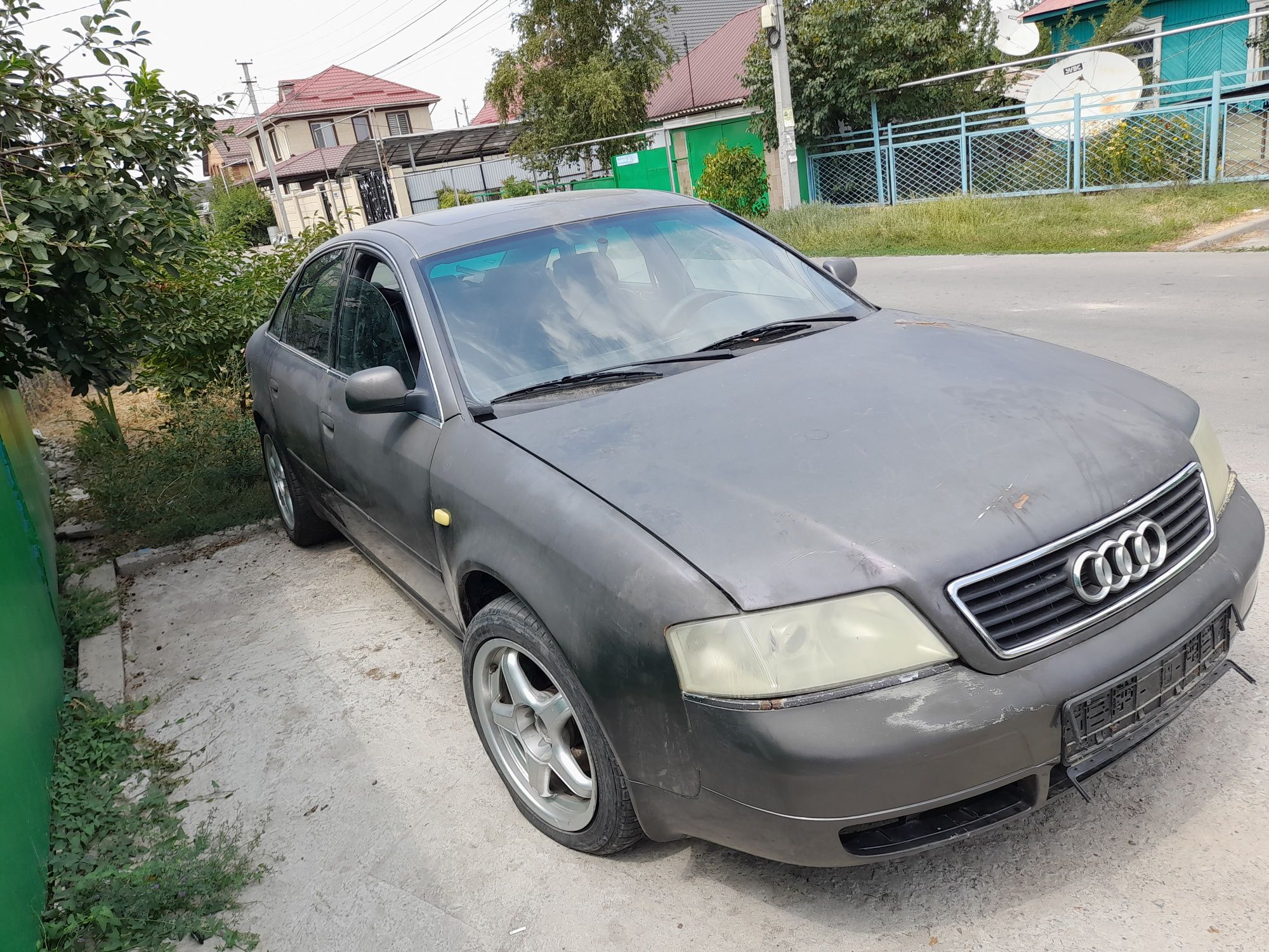 Срочно    Продам   Audi   A6.  2.4 л