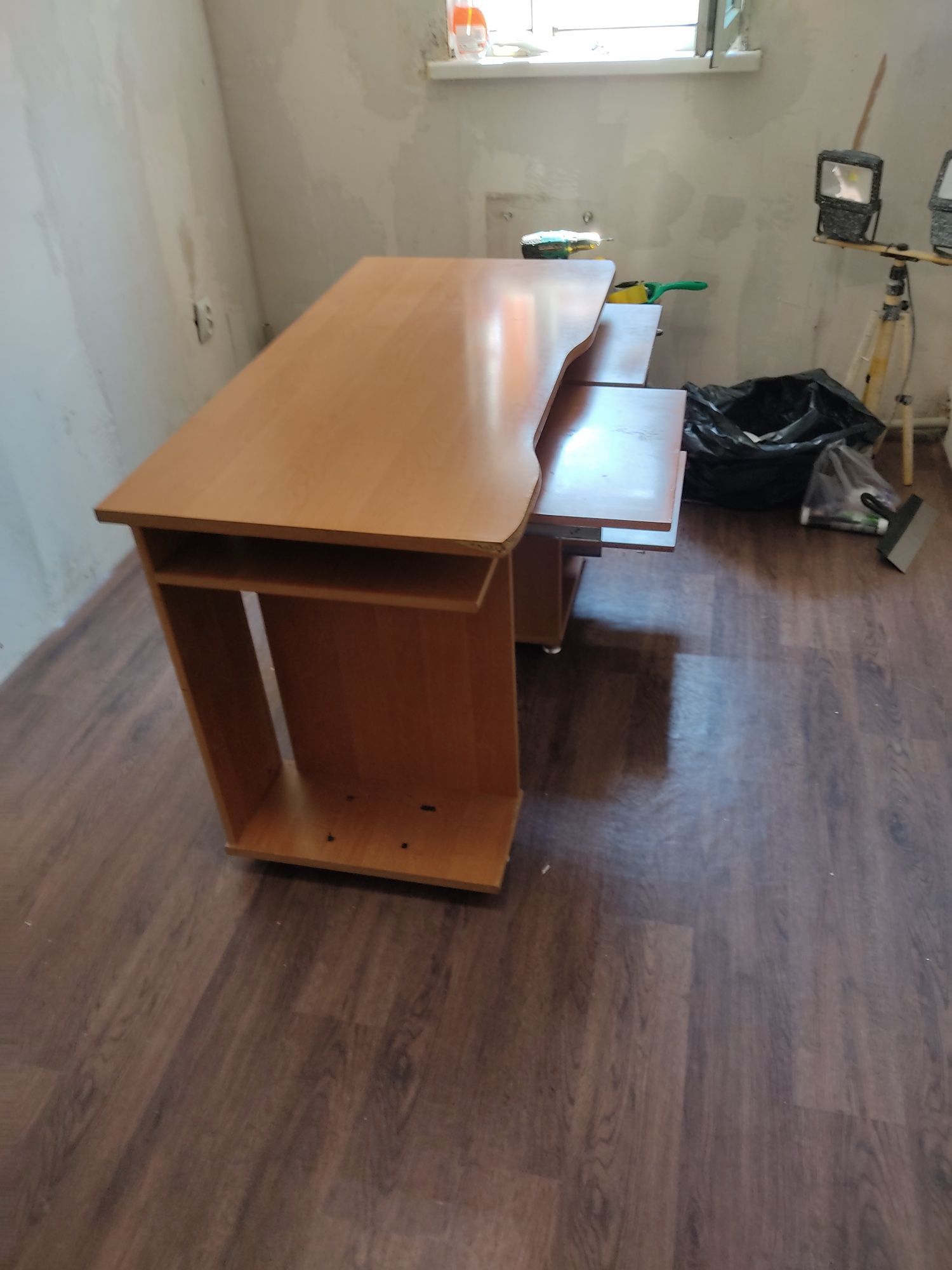 Стол компьютерный продам