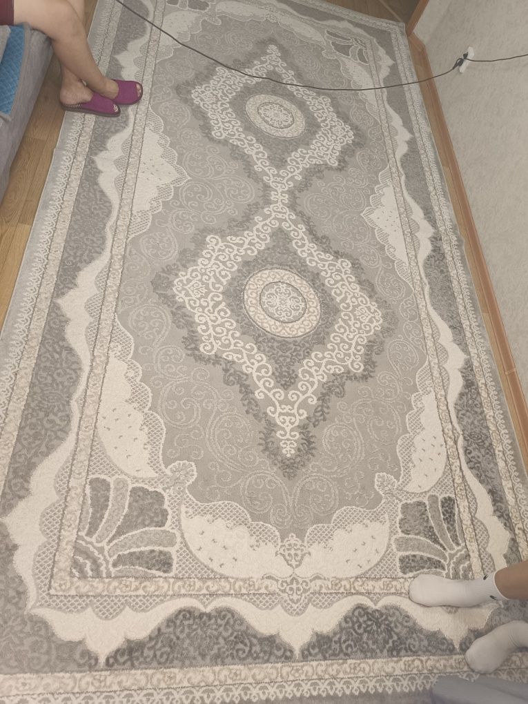 Продам ковёр 2×4