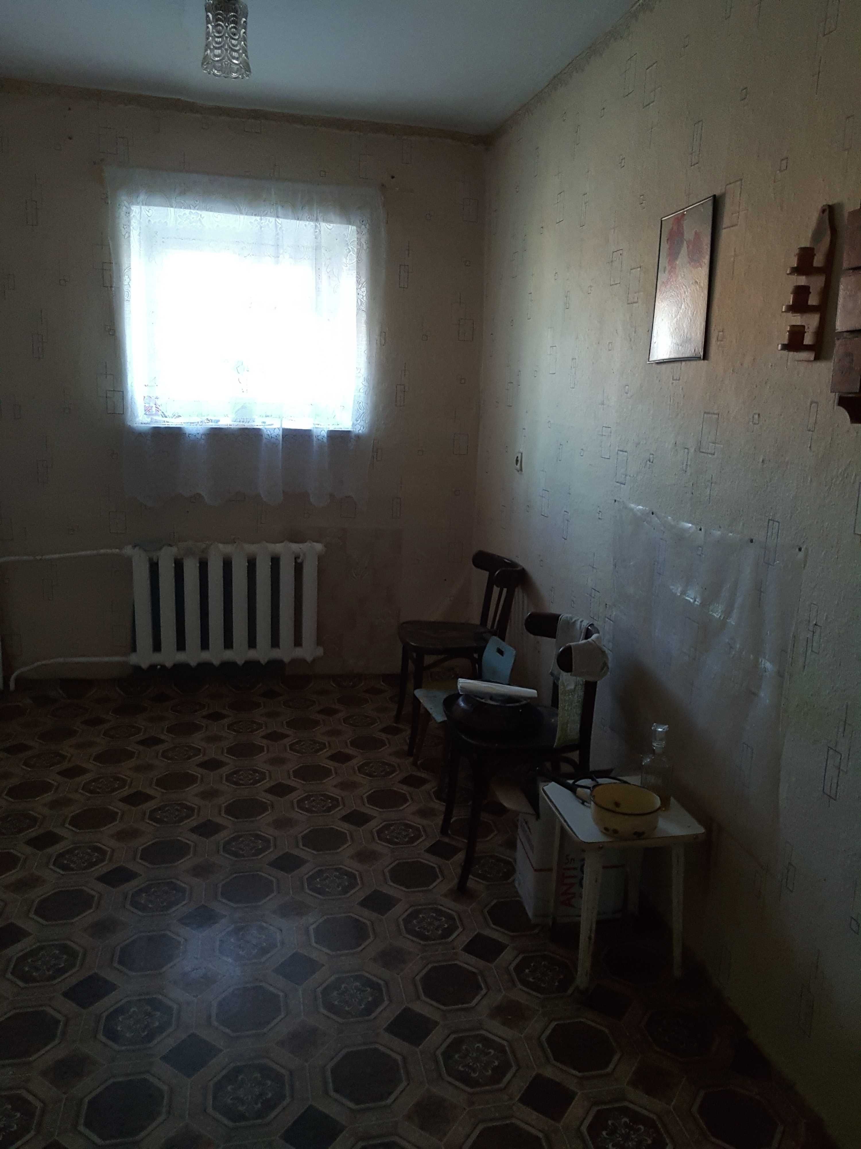 продам 2 комнатную квартиру на 2 этаже двухэтажного дома