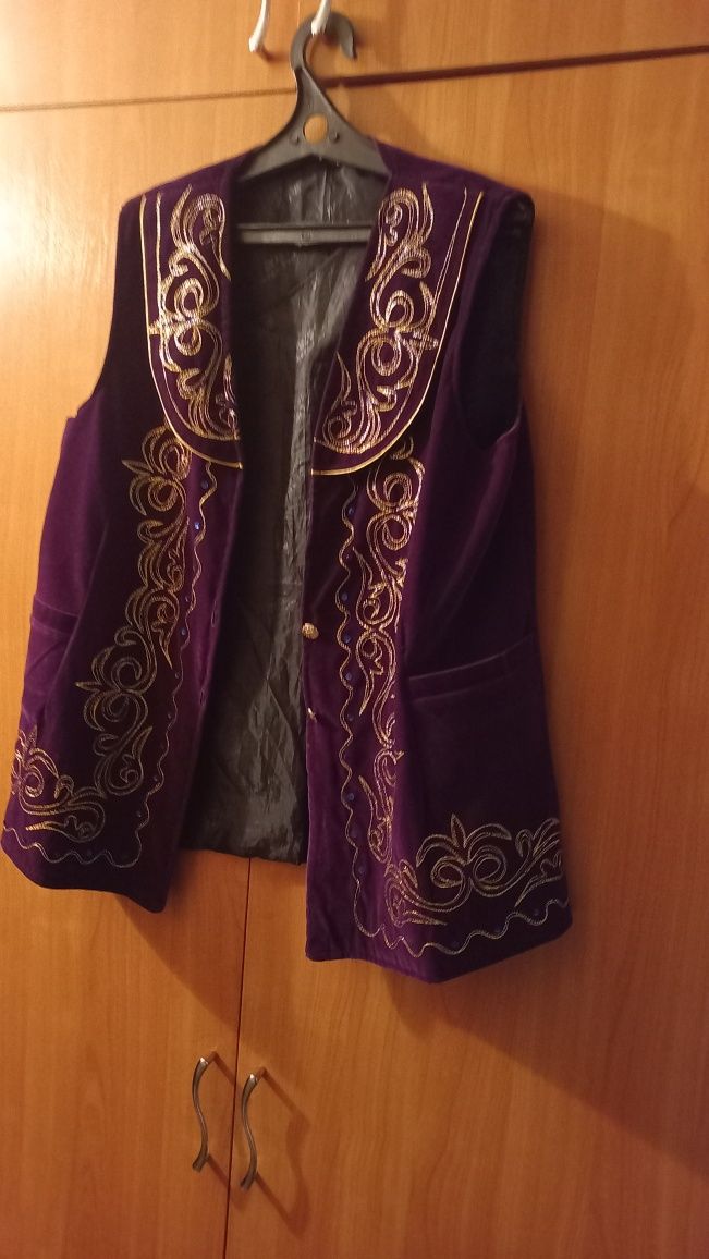 Продам женская казахская национальная одежда.